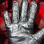 spiky_gloves